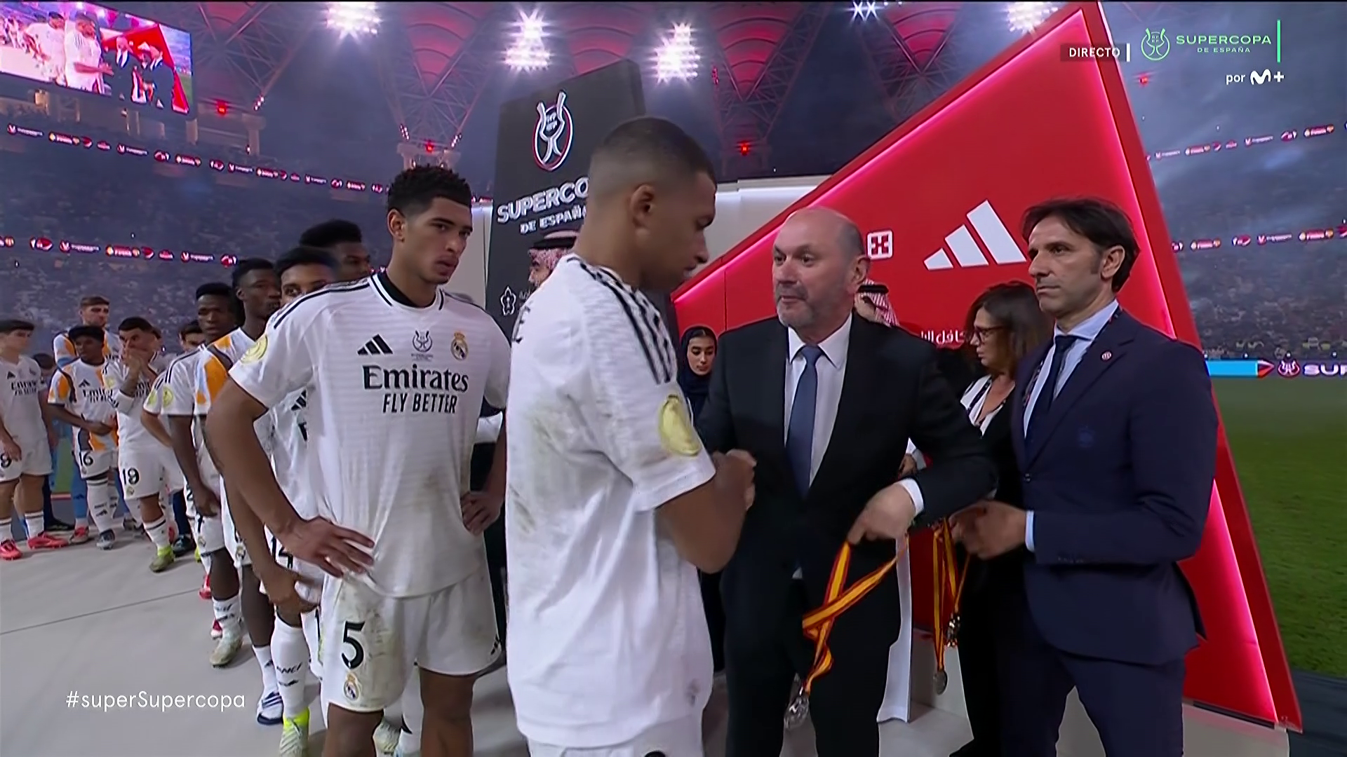 Wachezaji wa Real Madrid wakati wa mechi ya hivi karibuni