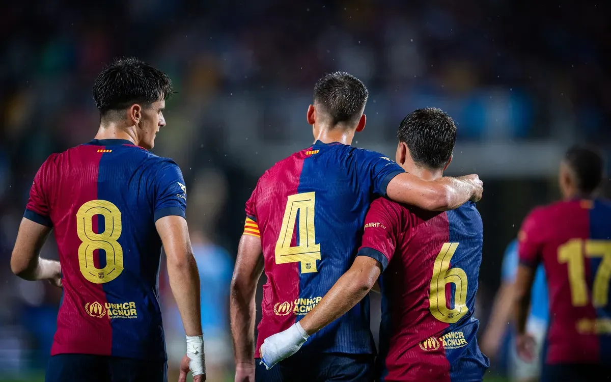 Wachezaji wa FC Barcelona wakisherehekea kabla ya Clásico ya Supercopa ya Uhispania 2026