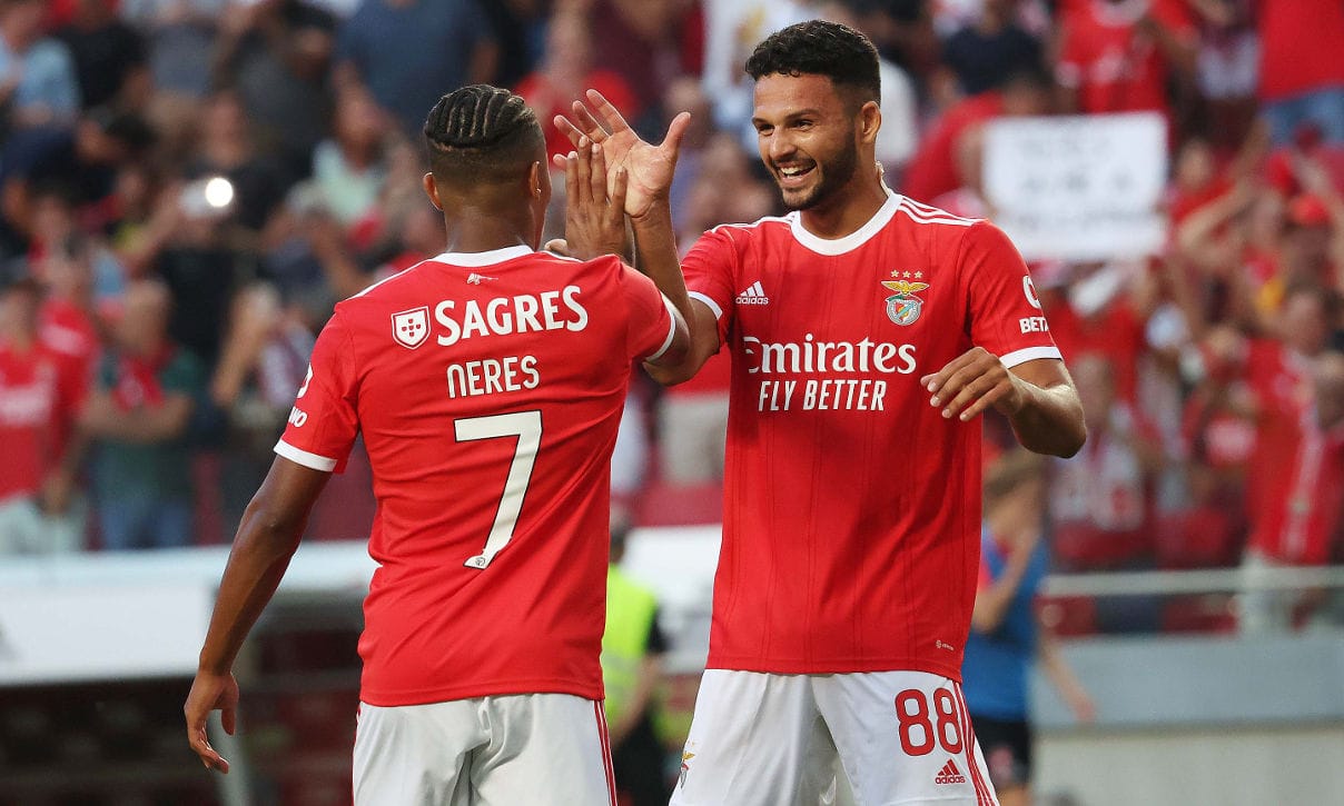 Wachezaji wa Benfica wakisherehekea bao kwenye Estádio da Luz