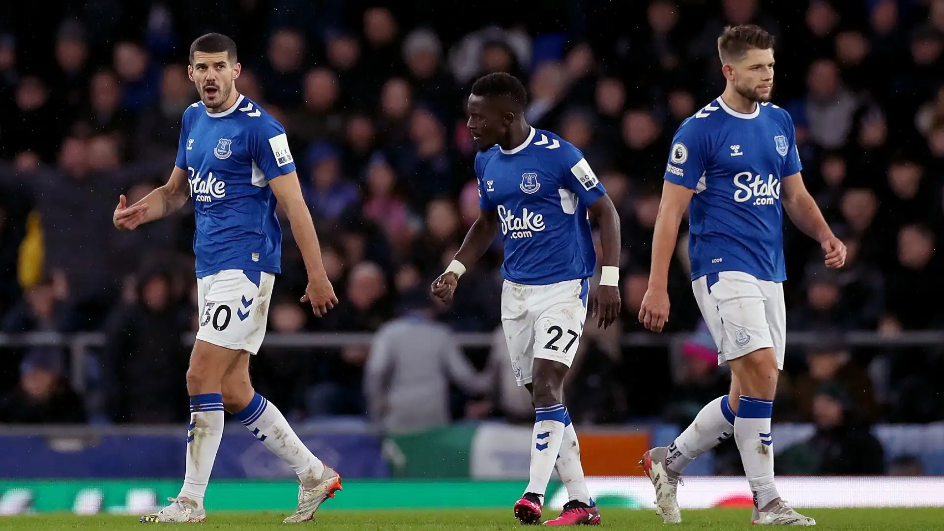 Wachezaji wa Everton wakionyesha huzuni baada ya kufungwa na Manchester United dakika ya 72
