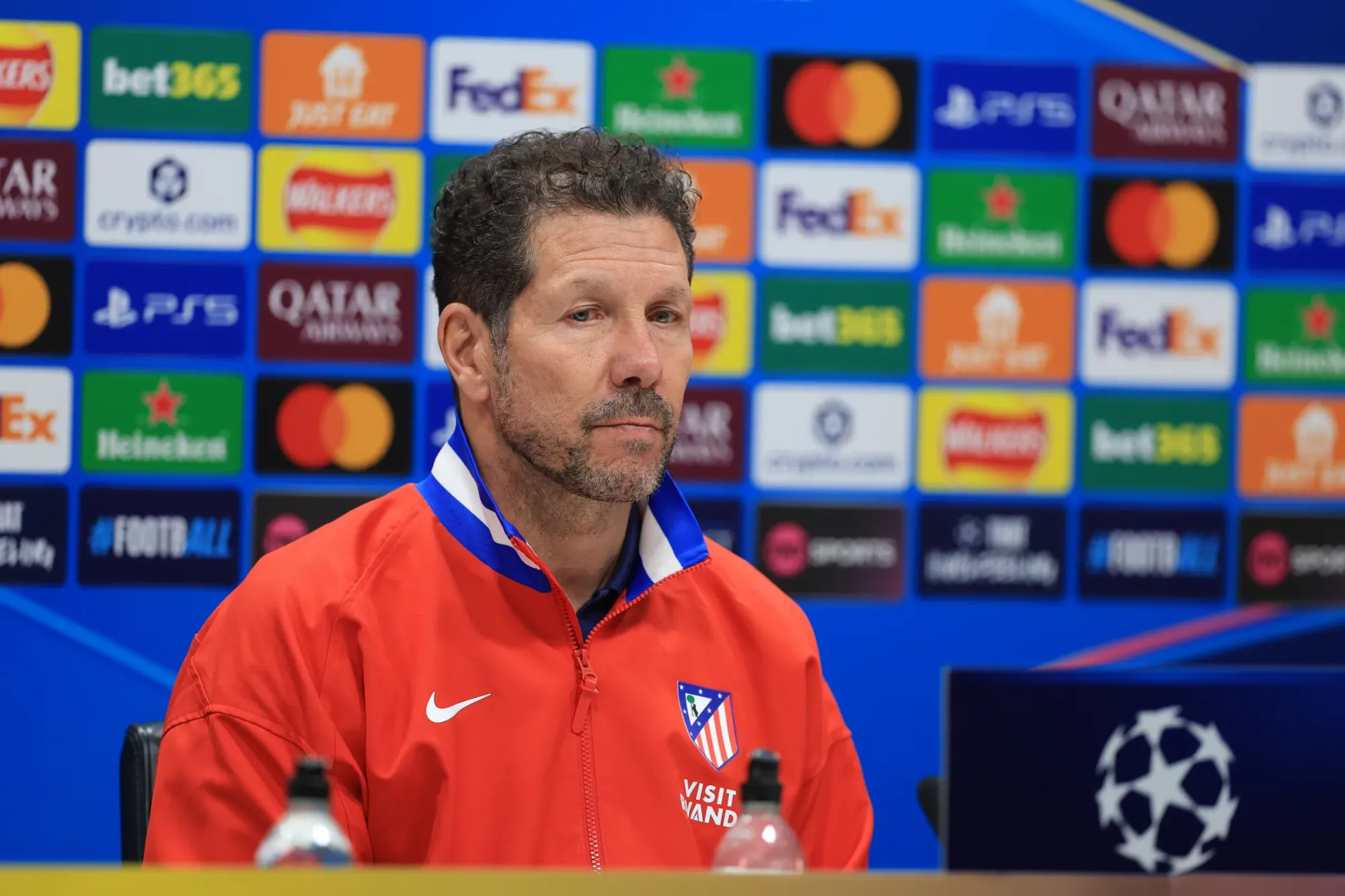 Cholo Simeone akijibu maswali kwa waandishi wa habari derbi Barcelona Atlético Champions League robo fainali 2026