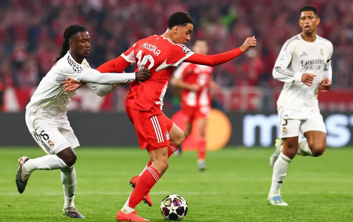 Eduardo Camavinga Real Madrid vs Bayern Munich Champions League 2026 roja Allianz Arena