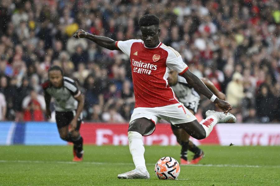 Bukayo Saka akipiga shuti langoni katika mechi ya Arsenal dhidi