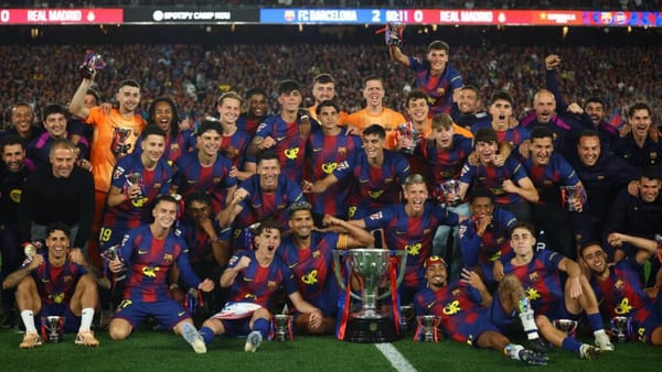 Wachezaji wa Barcelona wakisherehekea ubingwa wa La Liga 2025/26 Camp Nou baada ya kushinda Real Madrid